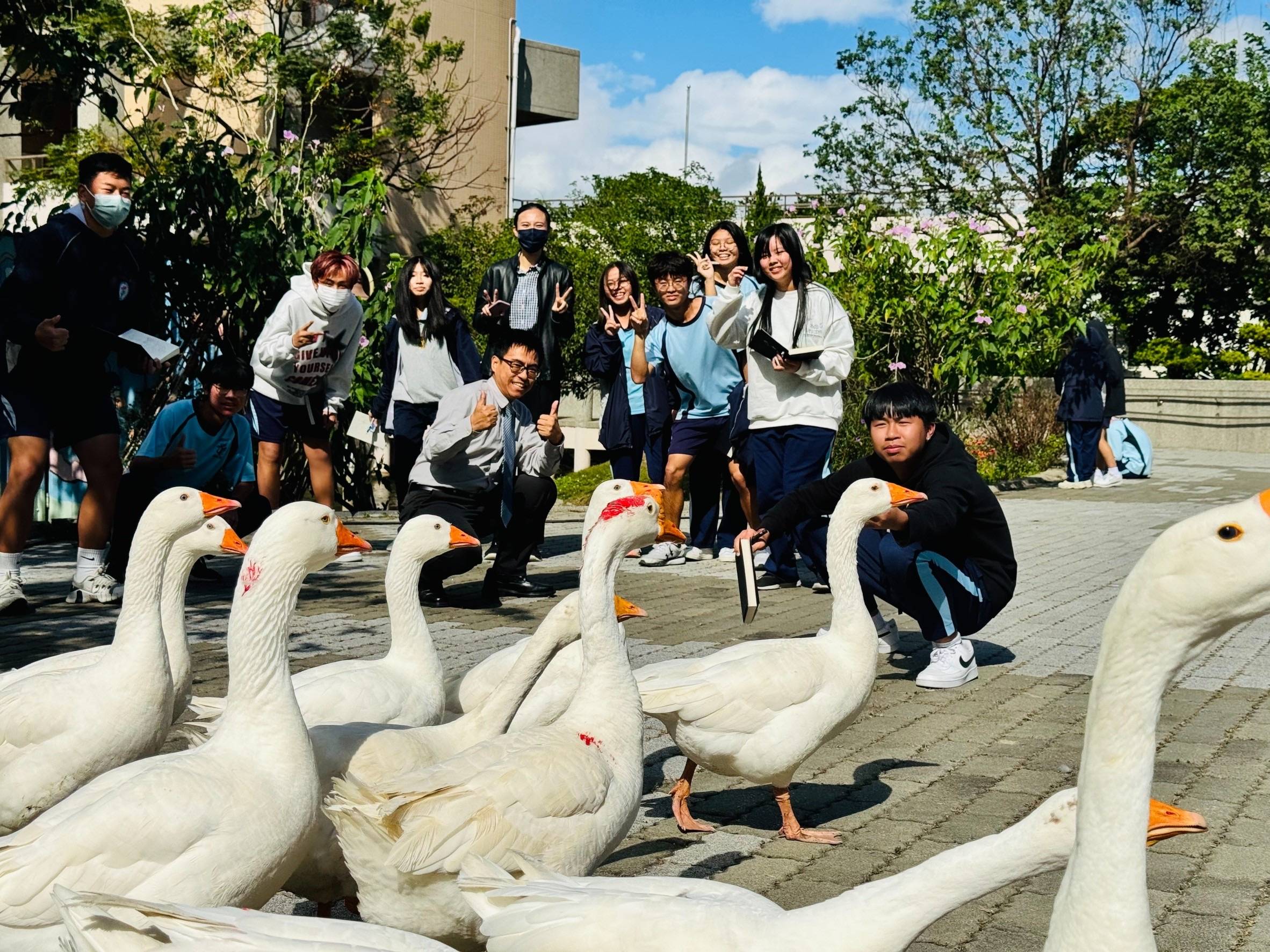 台中市立龍津高中校園裡孕育著生命教育故事