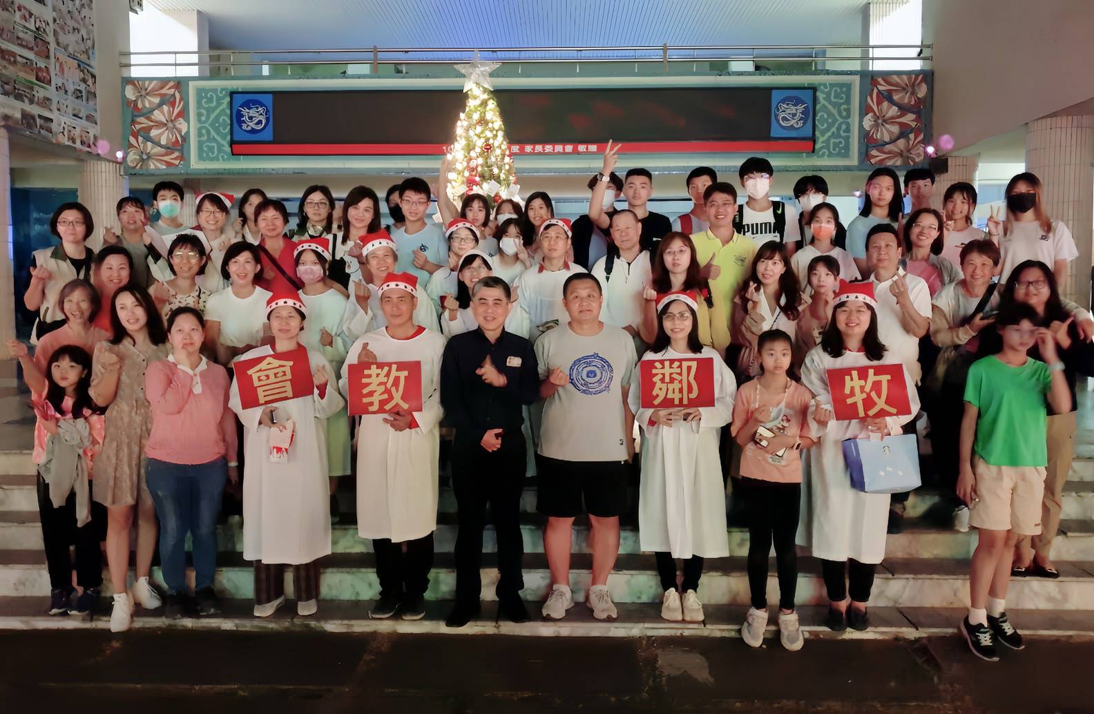 高市「龍華聖誕祈福活動」正式點燈閃耀校園