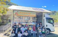 中市行動書車開學趣 故事志工伴讀校園飄書香