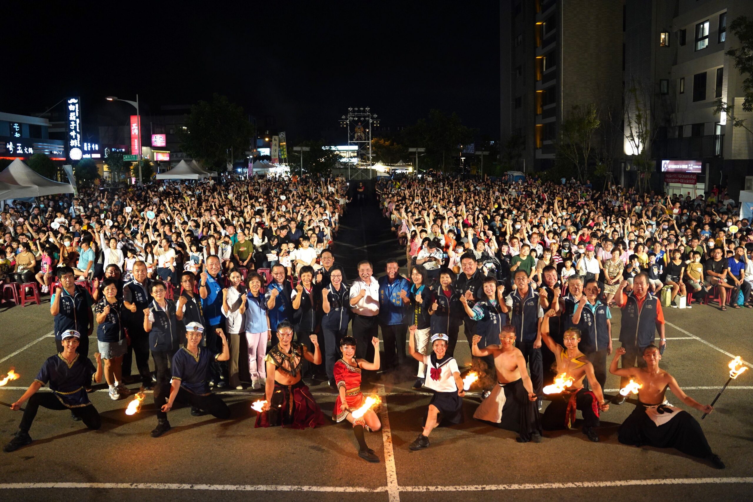 火舞秀點燃湖口夜空 「竹風縣藝」5000人次進場