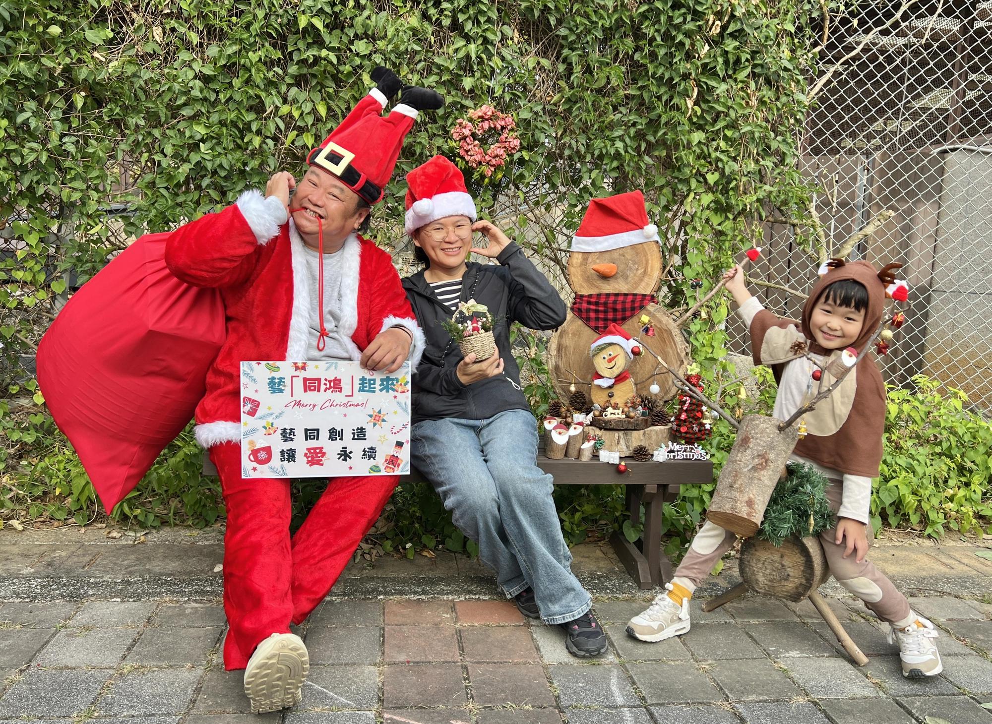 高雄壽山動物園歡度聖誕秀創意 環境永續「構」好玩