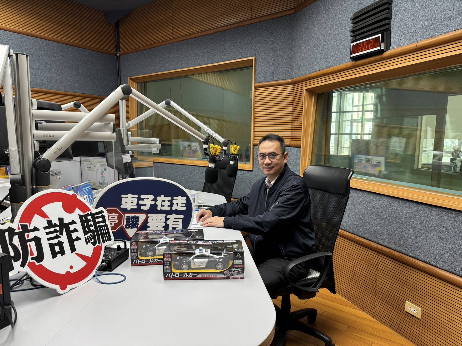 守護市民安心過好年 鼓山分局長空中宣導反詐秘訣