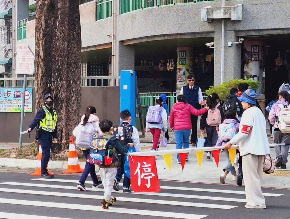 楠梓警分局攜手家長為孩子築起愛的安全網