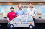 曾受政府與社會幫助 夫婦贈桃市府復康巴士