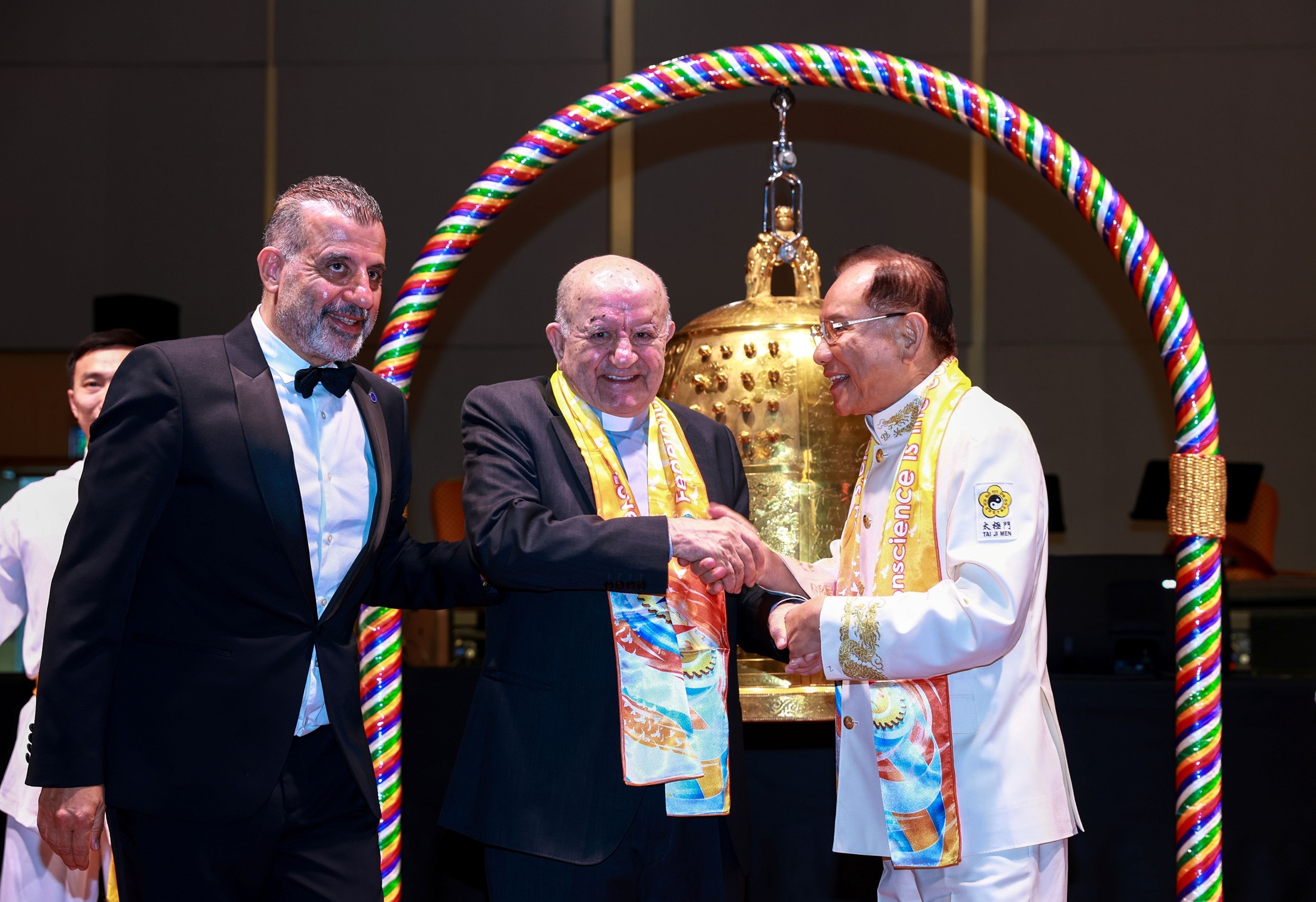 第28屆歐亞經濟高峰會 洪道子博士獲「Jak Kamhi愛與和平獎」