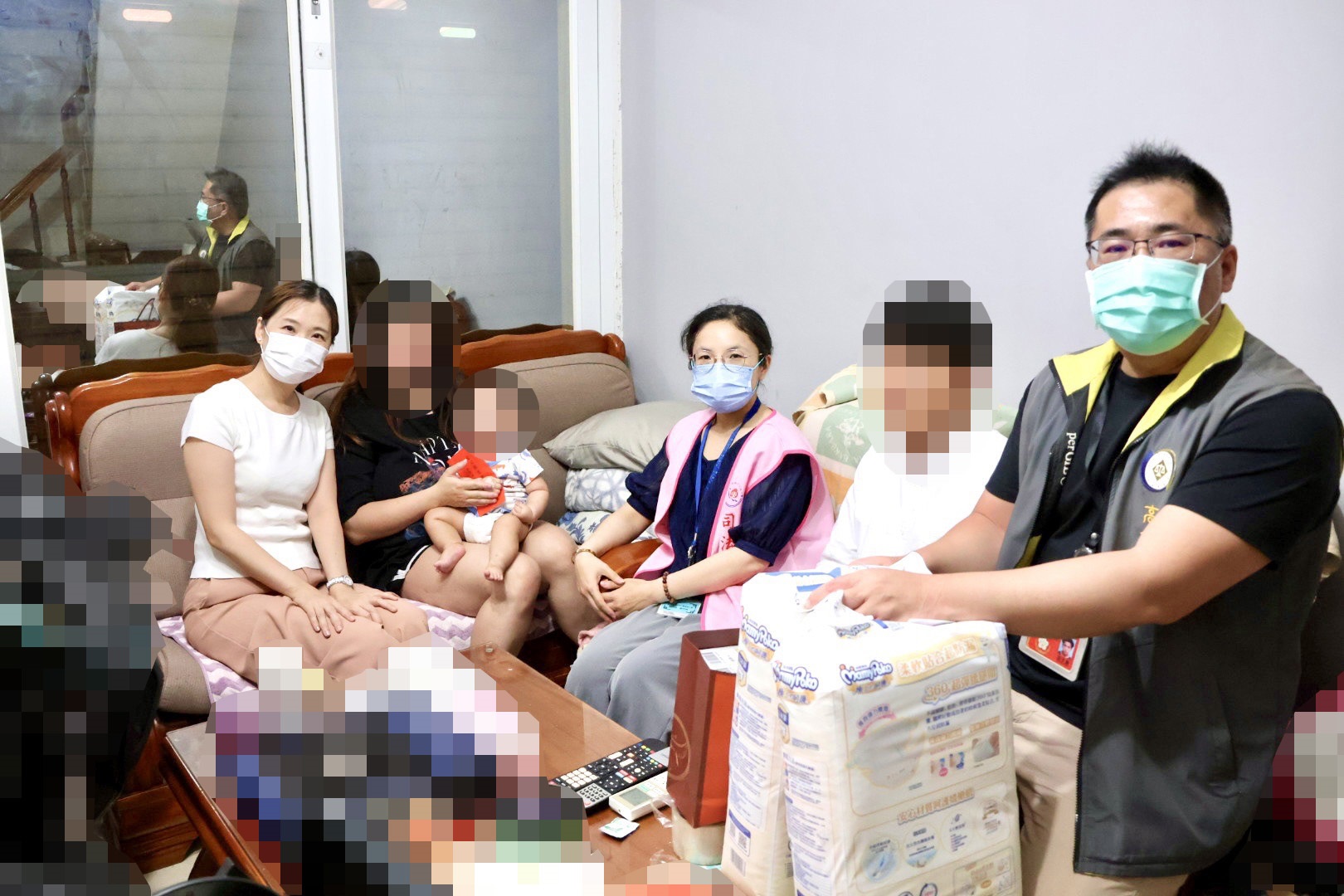 高雄執行分署關懷家有罕病兒 以實際行動主動關懷弱勢義務人