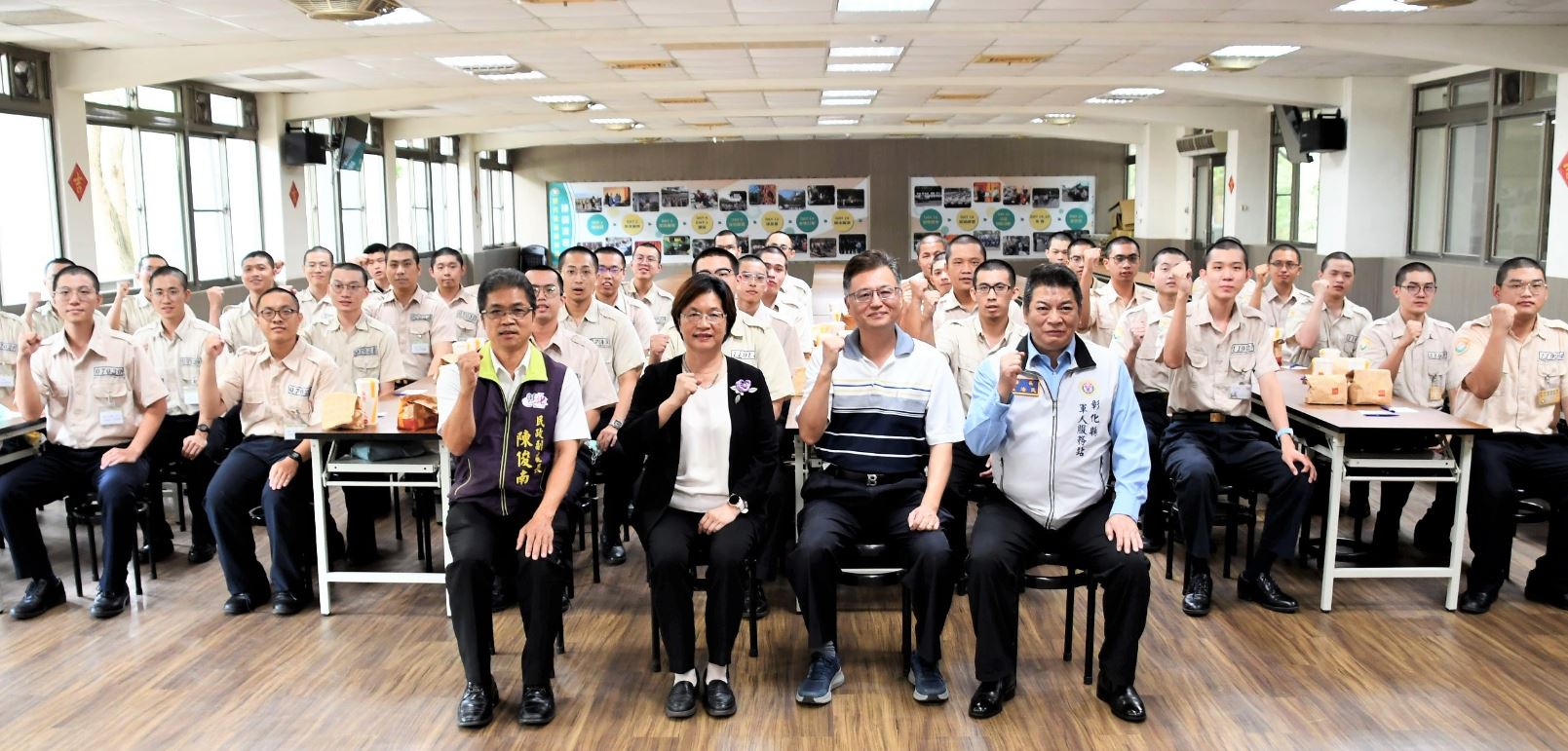 關心彰化子弟兵 王惠美探視成功嶺縣籍役男