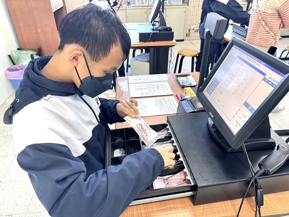 新北獎學金發放1.7億元 助1.2萬名弱勢學子安心逐夢