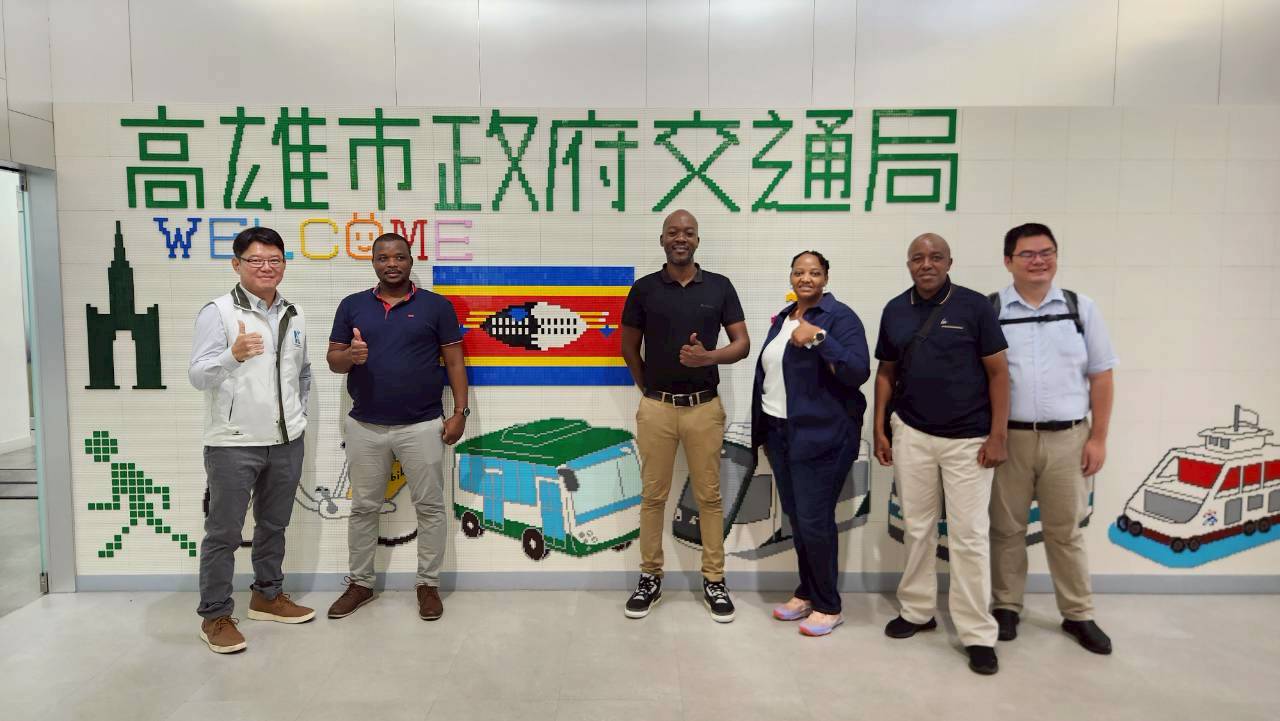 高市交通局攜手企業 協助史國導入智慧交通管理系統