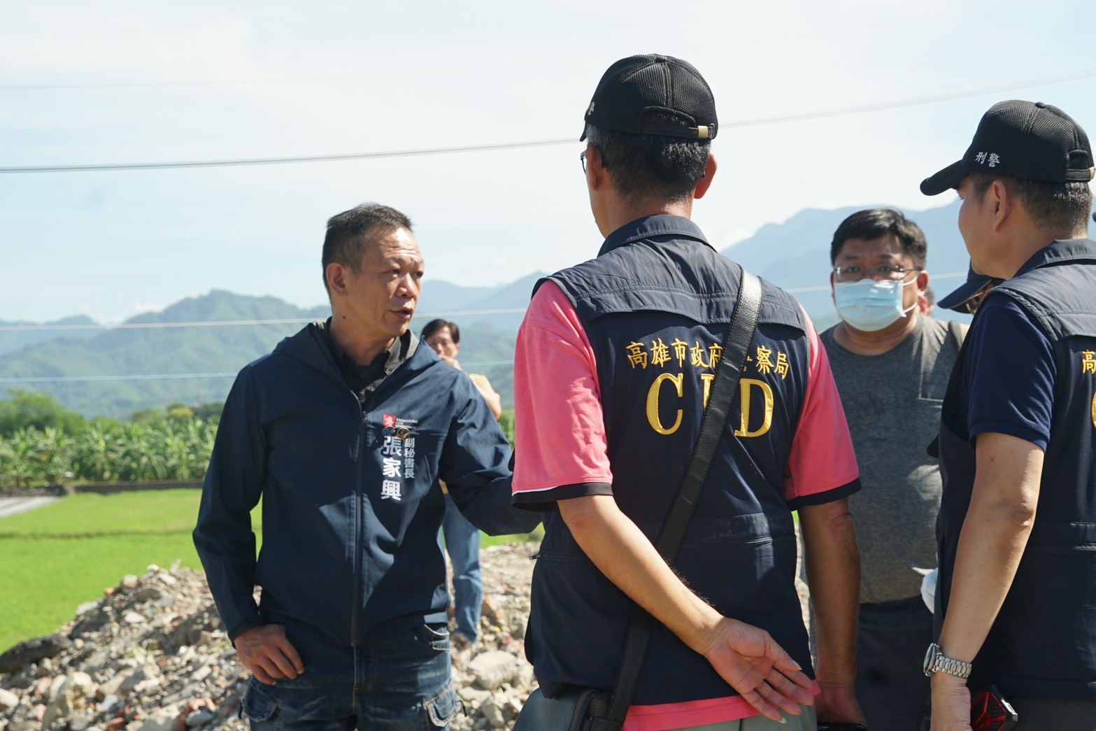 副秘書長張家興率隊查勘美濃盜採熱區 密集地毯式巡查