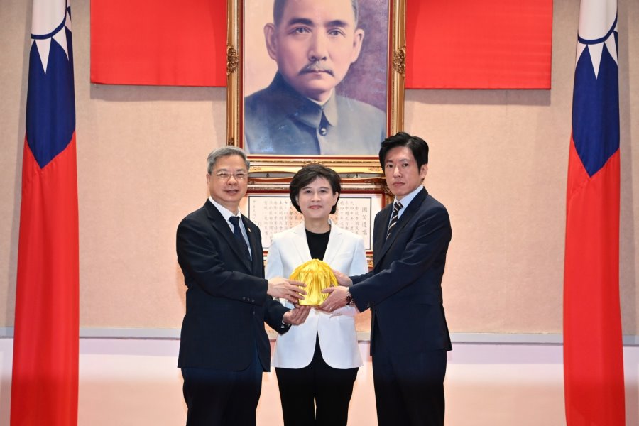 張惇涵就任政院秘書長 承諾用心傾聽人民心聲