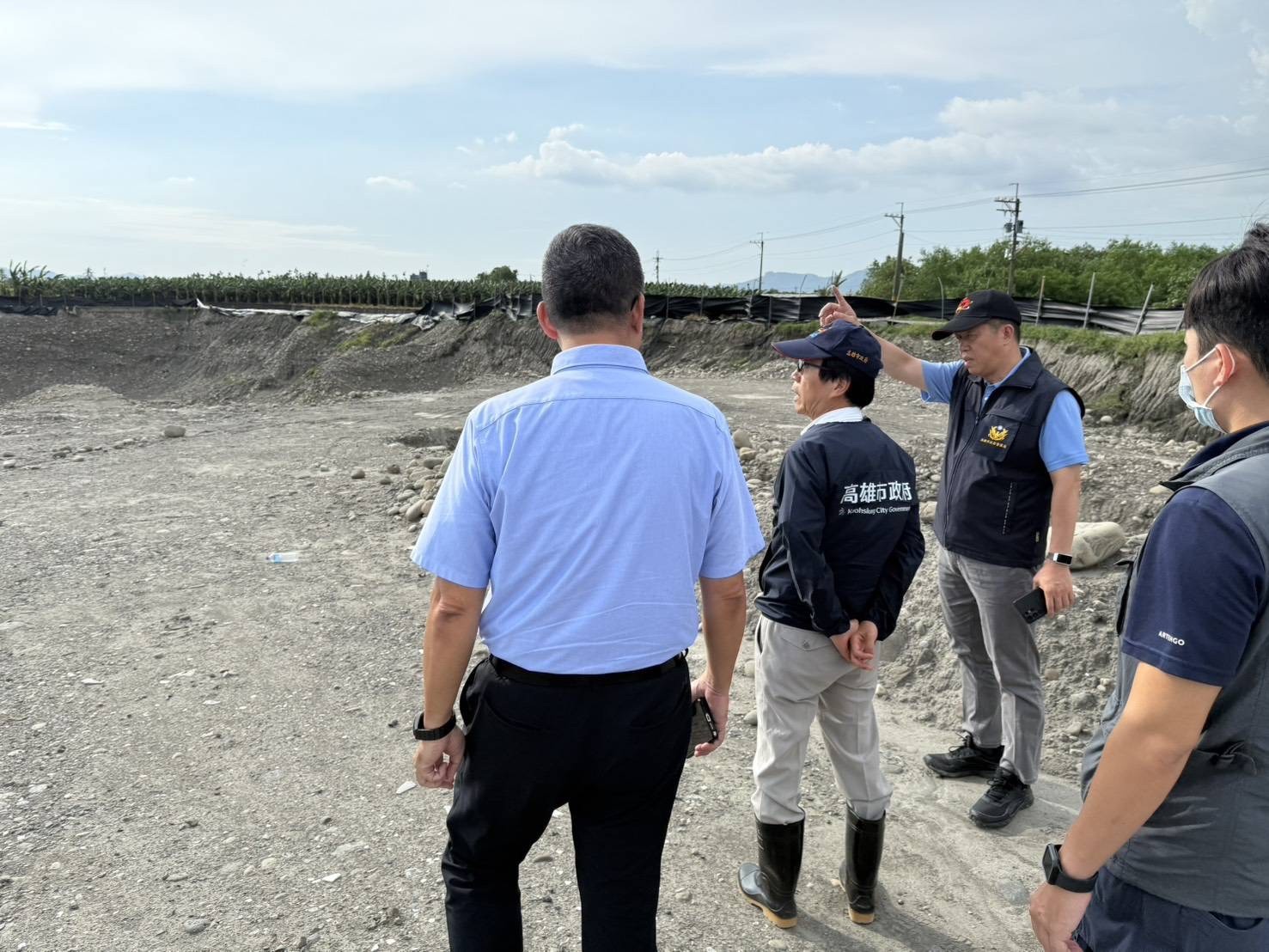 美濃農地遭盜採砂石 林欽榮率隊密集地毯式巡查