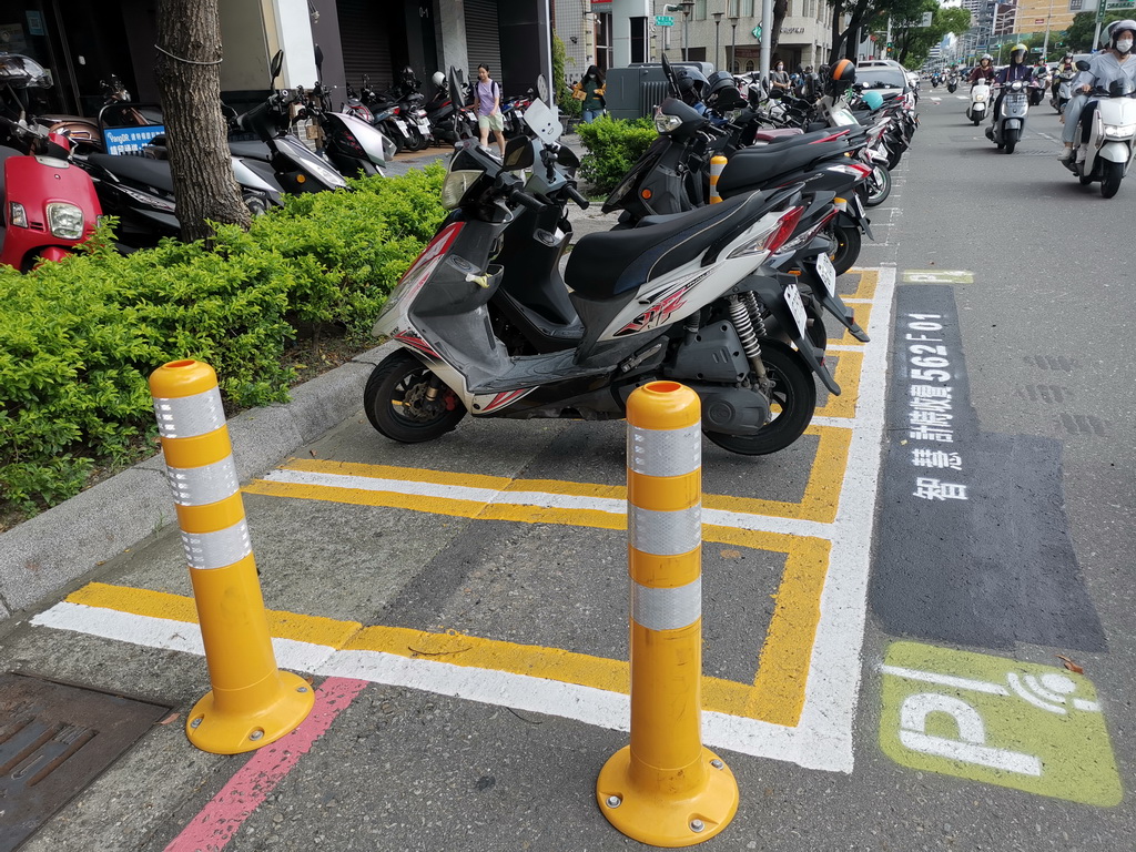 高雄增設「智慧限時機車格」 前20分鐘免費