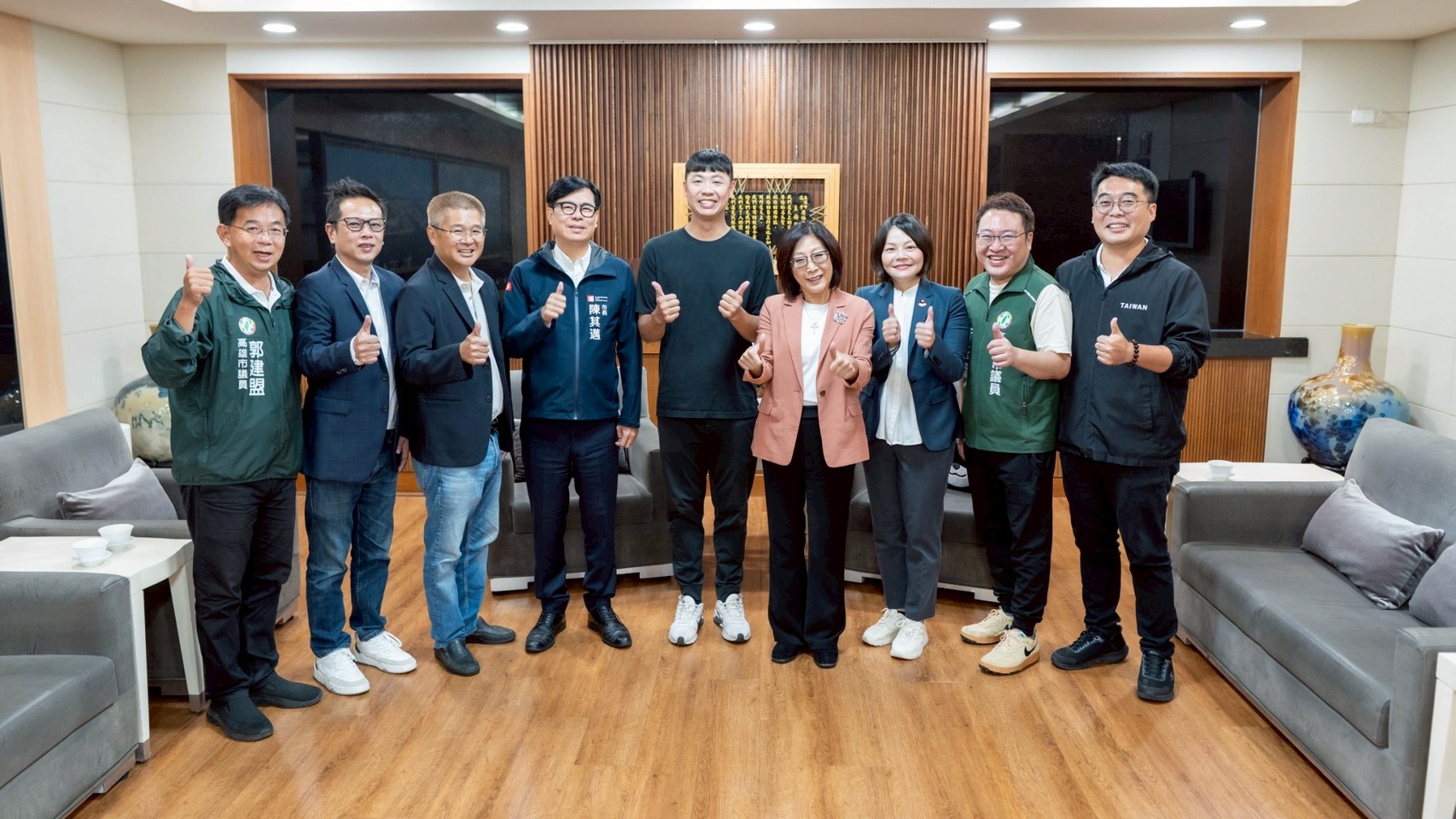 高市府會首長、議員與企業攜手捐助 點亮偏鄉學童馬戲夢