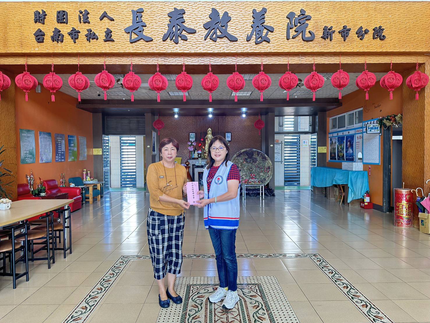 愛心不間斷 中油公司大林煉油廠婦女會歲末送暖