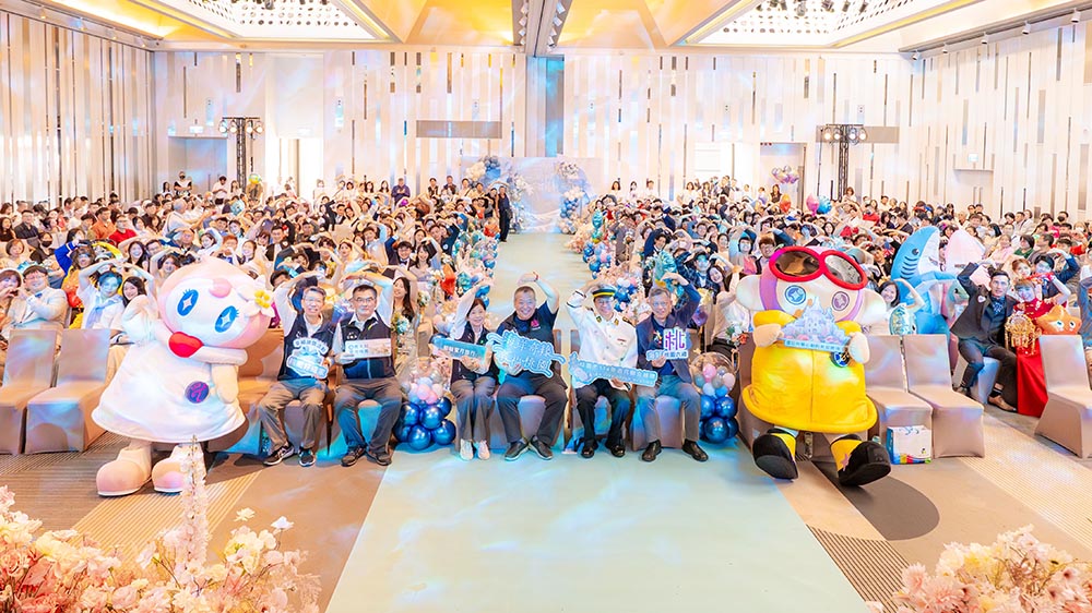 桃市「海洋奇緣」市民聯合婚禮 張善政化身船長帶領新人航向幸福