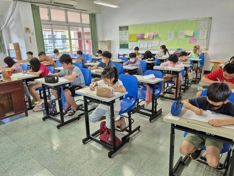 關懷家鄉作文賽現場開箱美濃 300學子以文會友