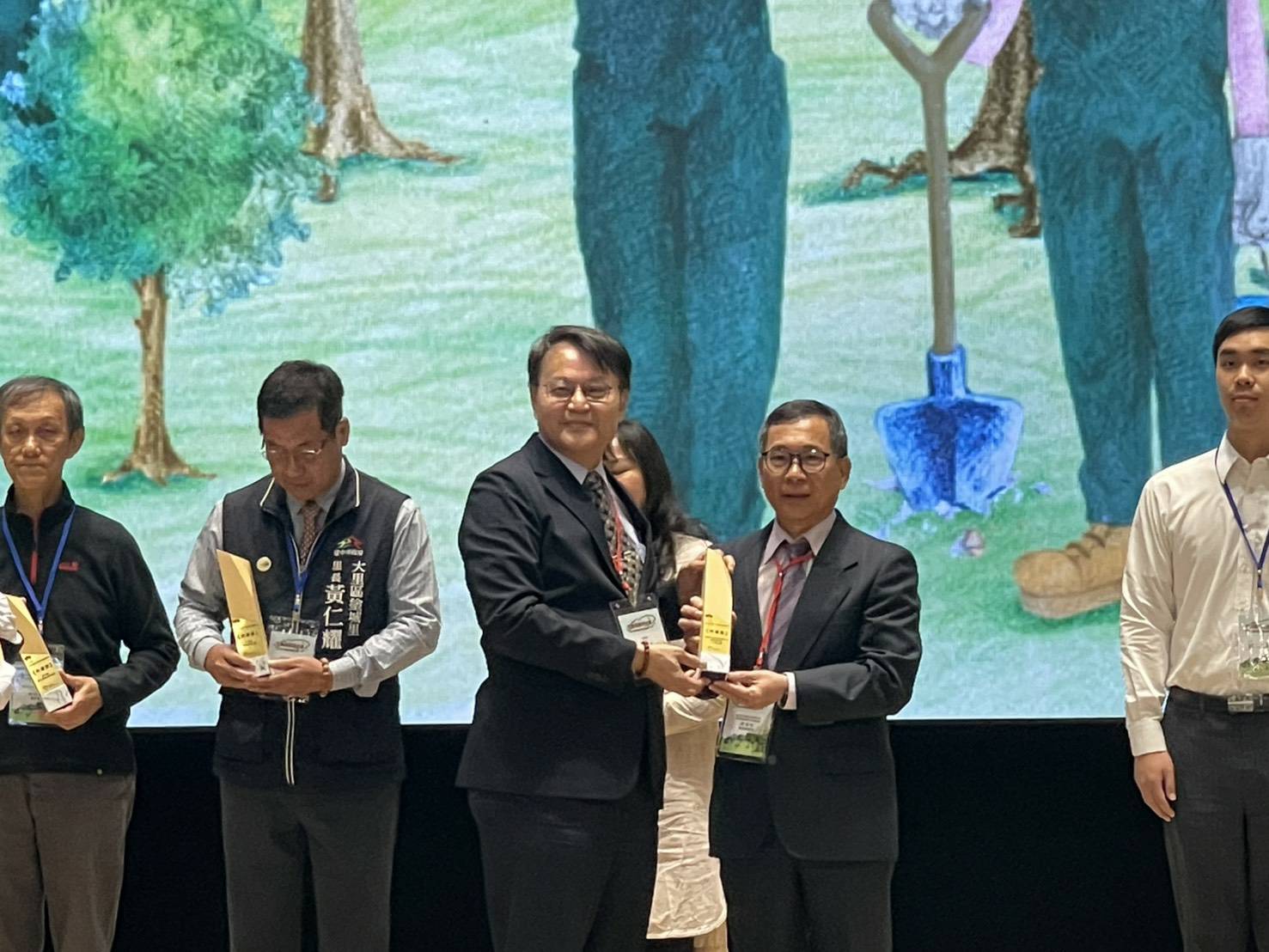 致力永續環境獲肯定 中油公司大林煉油廠榮獲空品淨化獎項