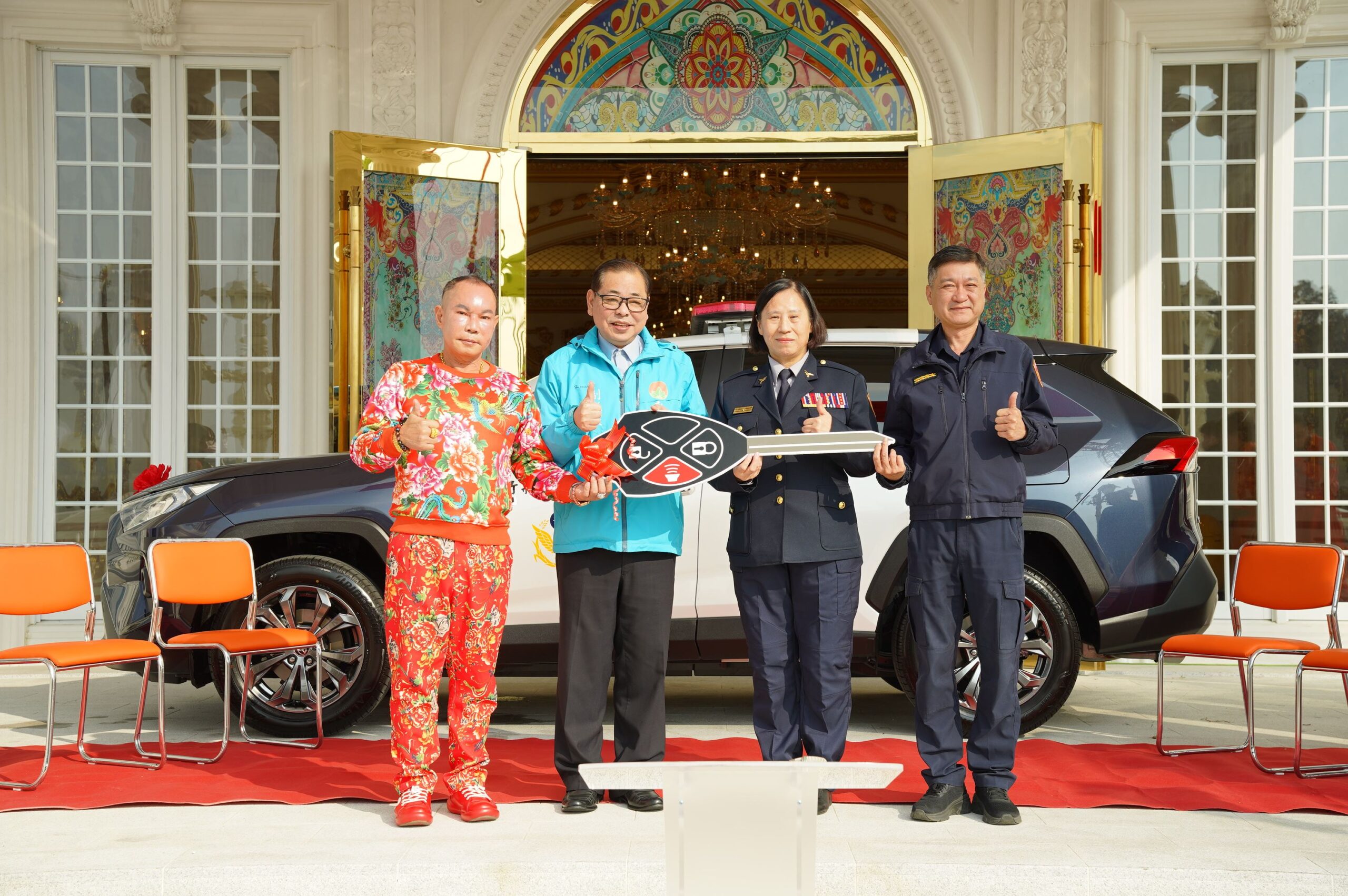 助警車汰舊換新 啟德董事長胡漢龑捐竹縣巡邏車