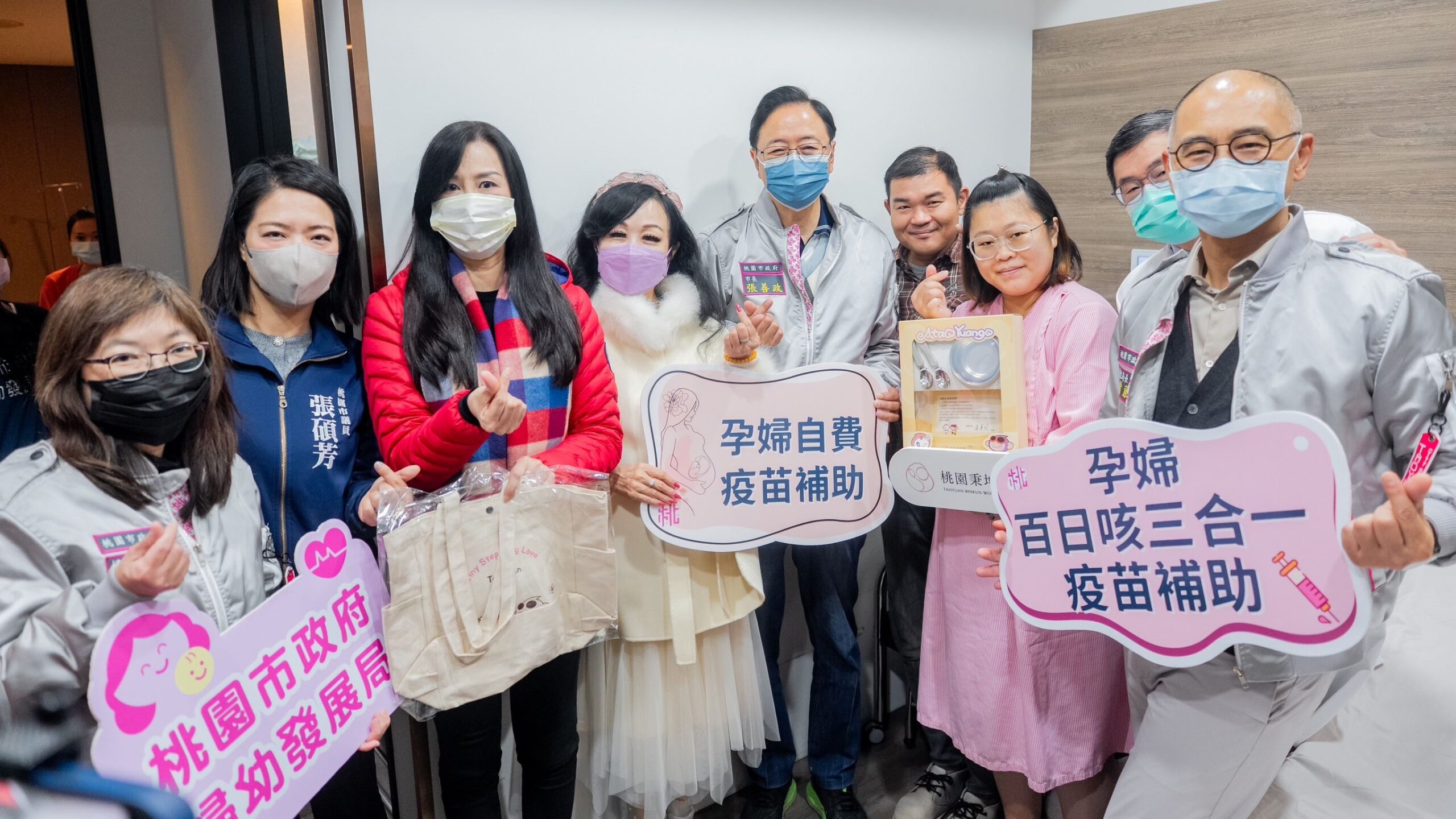 張善政探望元旦寶寶 多項婦幼新政同步上路