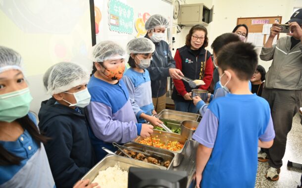 台東國中小免費營養午餐上路 饒慶鈴：把關食安
