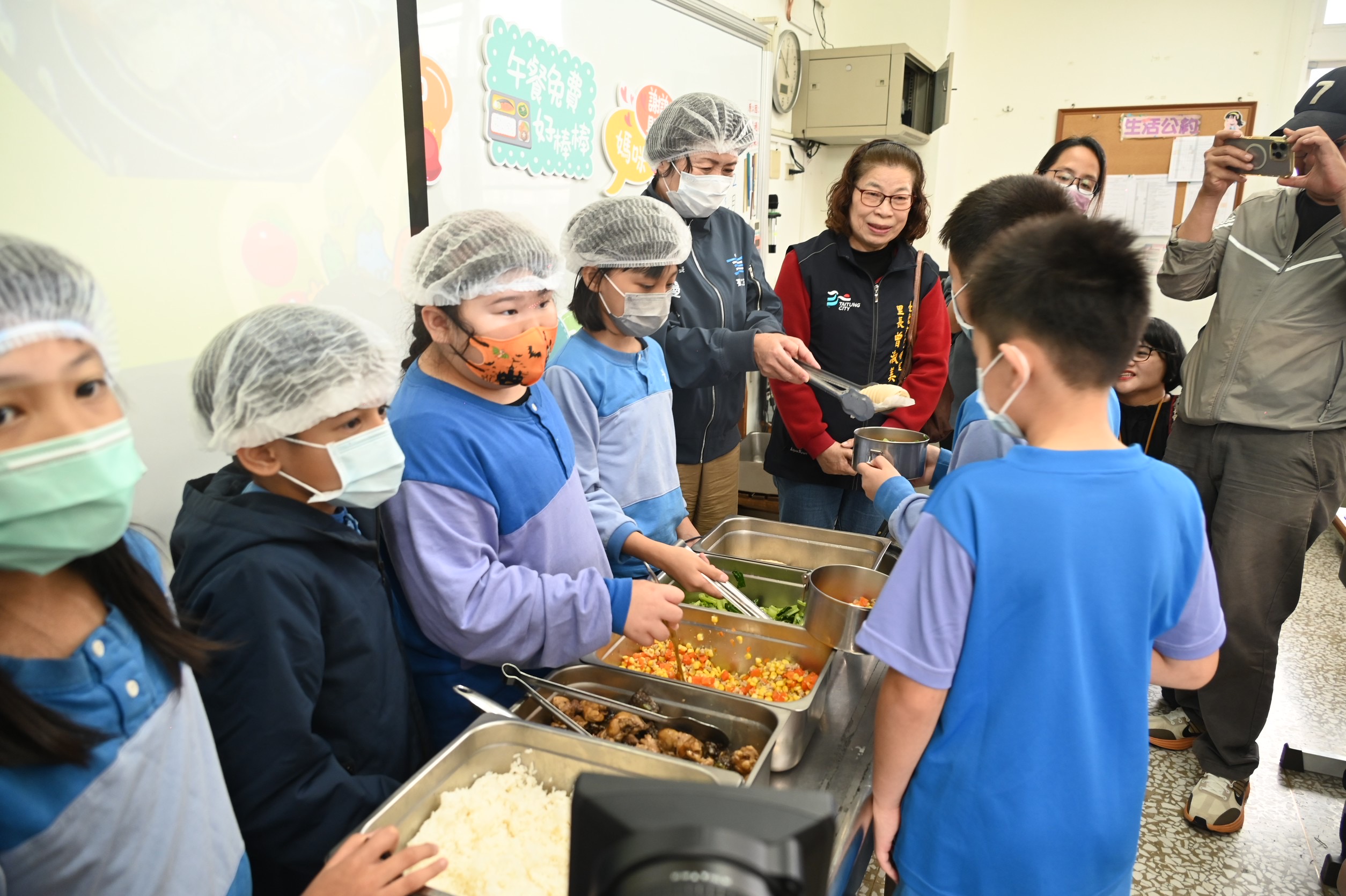 台東國中小免費營養午餐上路 饒慶鈴：把關食安