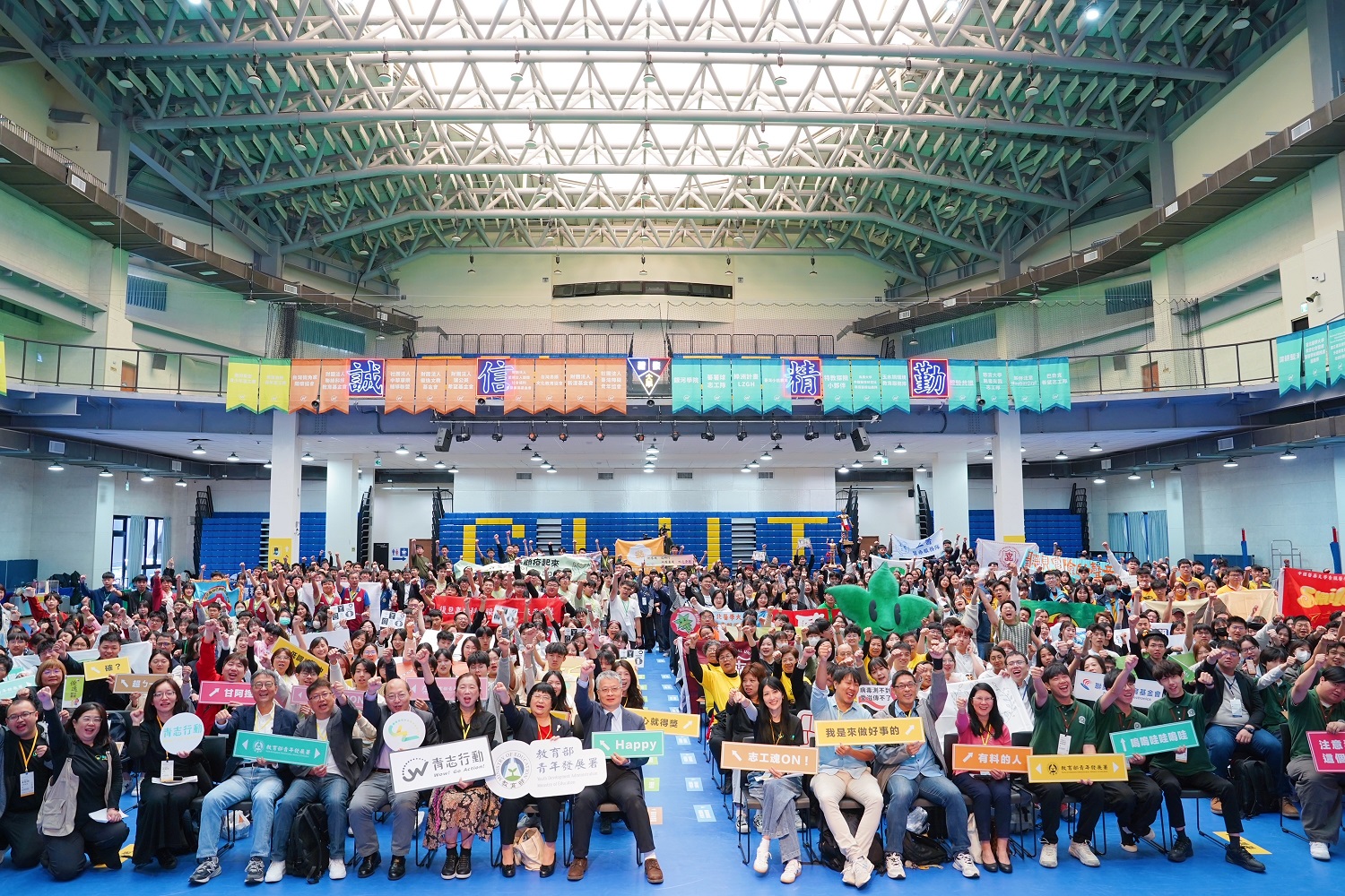 中國醫藥大學志工團隊勇奪青志獎 醫療專業結合服務深耕偏鄉