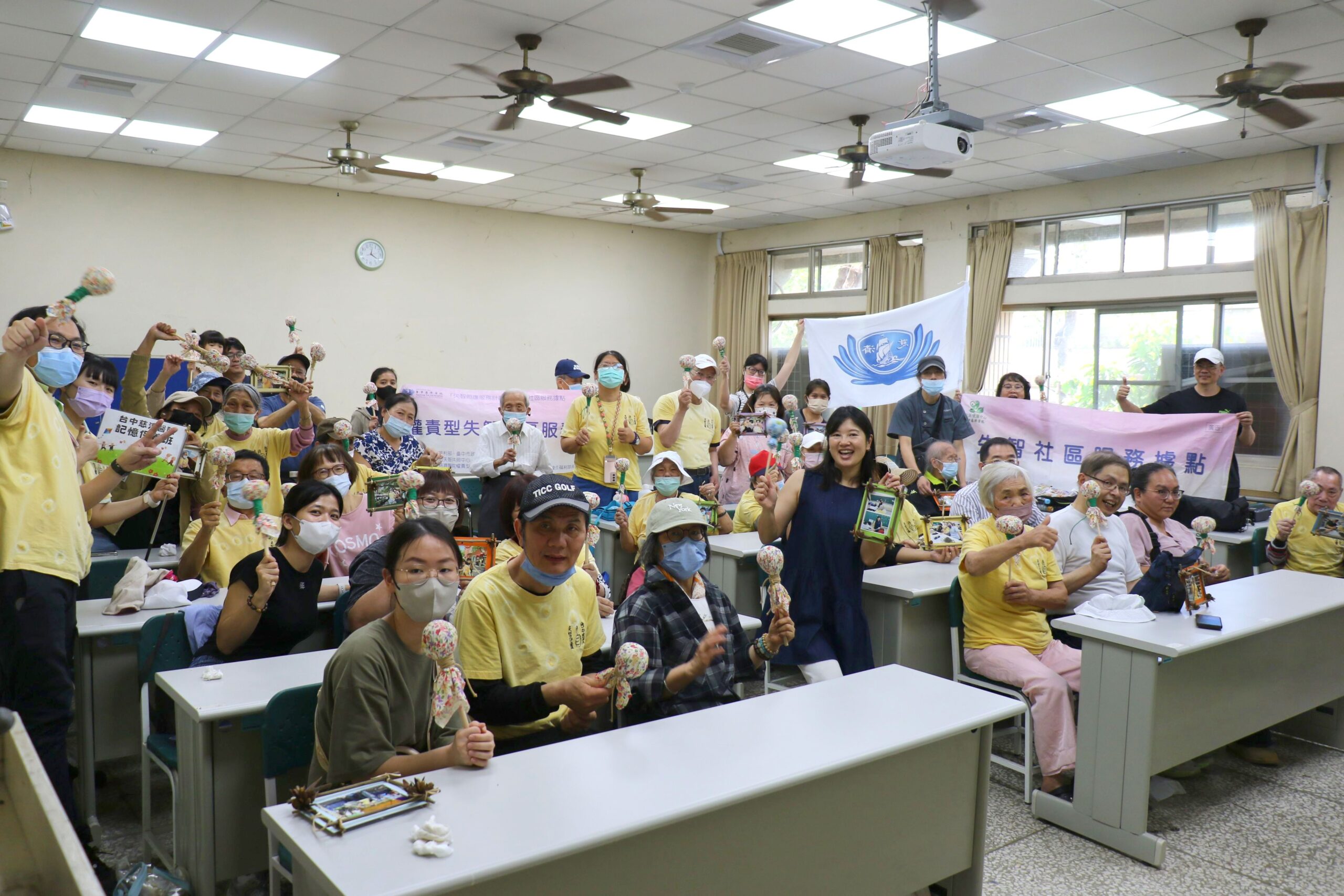 台中慈濟醫院攜手興大打造「文青之旅」　失智長輩走入校園找回記憶與自信