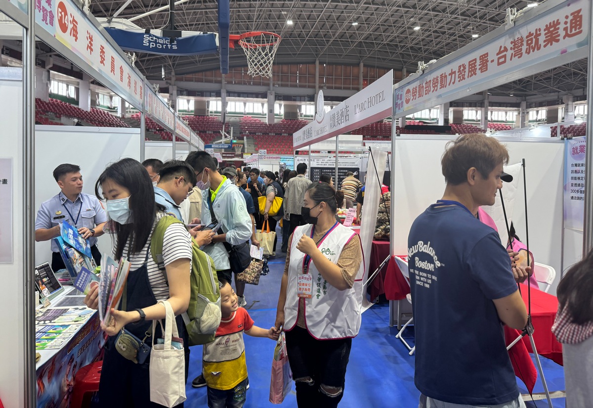 雲嘉南分署辦15場校園徵才 上千家企業釋2.3萬職缺