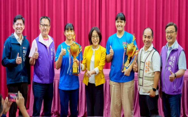 議長康裕成偕原民議員慰勉原民小將 全國柔道賽奪佳績