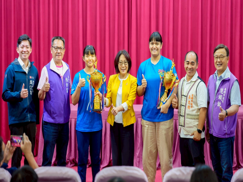 議長康裕成偕原民議員慰勉原民小將 全國柔道賽奪佳績