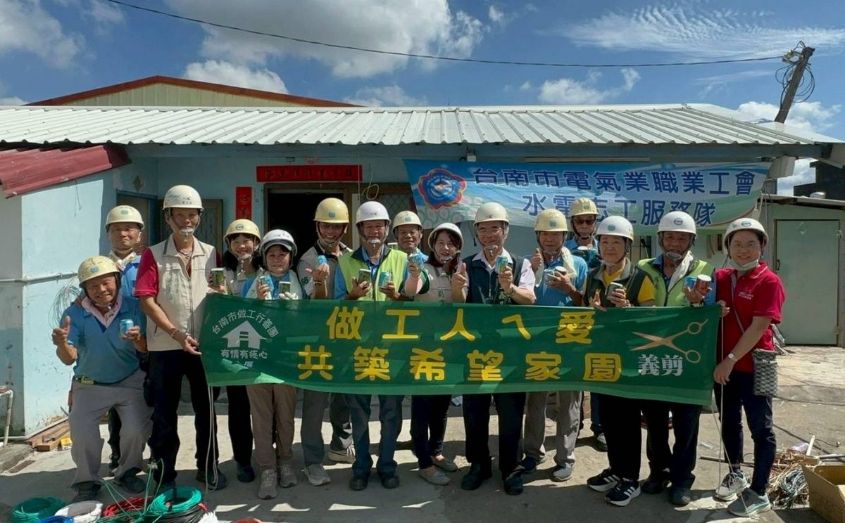 南市「做工行善團」週休不停歇 接力傳愛為弱勢修厝