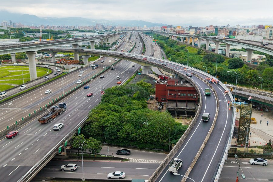 交通部長視察國1五股北出台64匝道提前完工 5月7日通車