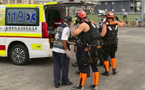 印尼外籍漁工海上受傷 海巡署立即啟動海巡聯勤吊掛救援