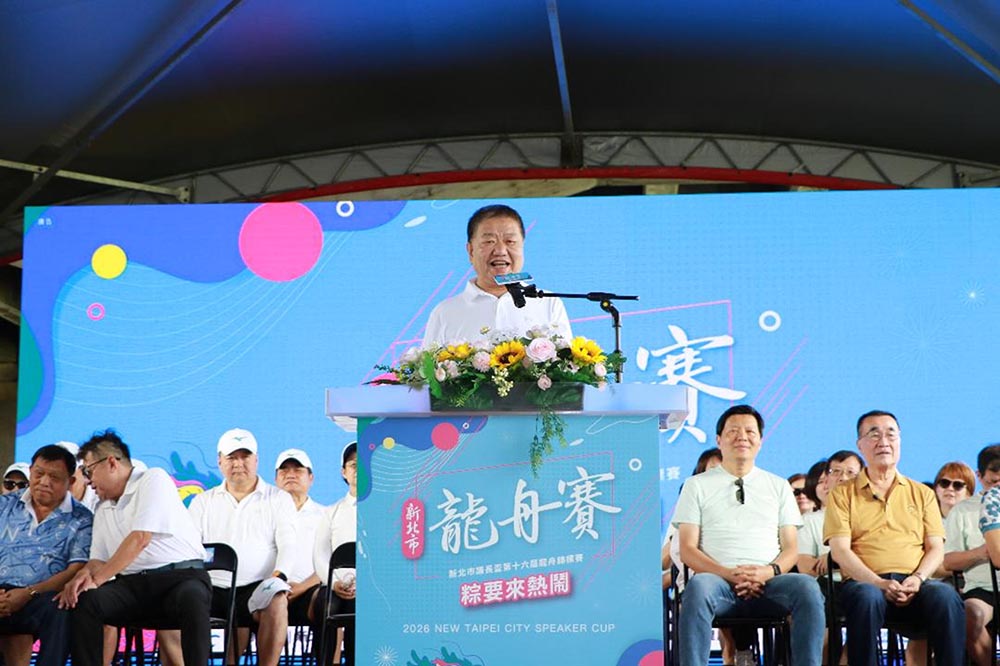 新北市議長盃龍舟賽端午開划 浪漫河岸燈光音樂秀登場