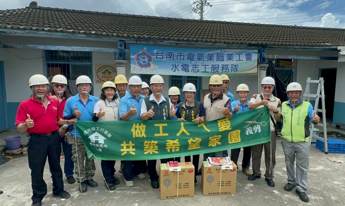 南市「做工行善團」頂著烈陽 用汗水縫補破碎的老屋 完成第331戶修繕案