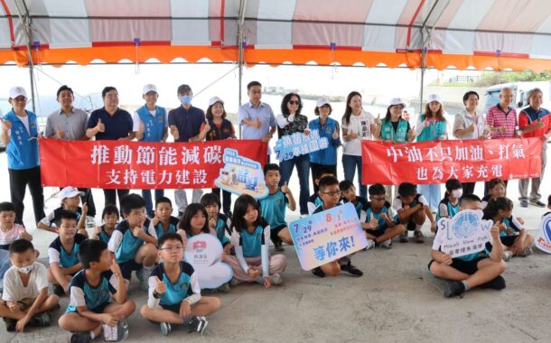 苗栗海洋觀光季首場活動 邱俐俐與師生放流魚苗