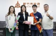 高虹安接見總統教育獎得主何睿修 及奮發向上獎張斈丞