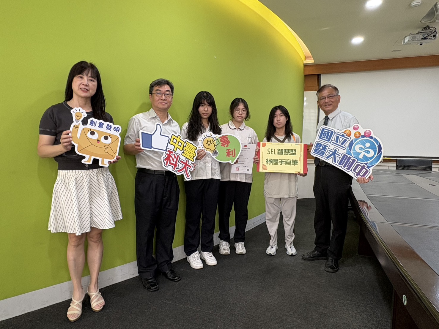 中臺科大攜手暨大附中研發「SEL智慧型紓壓手寫筆」奪新型專利
