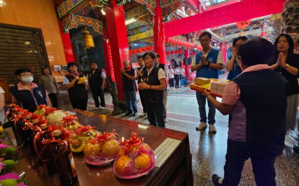 古禮敬師慶教師節 頭份學生獻「拜師六禮」表達感恩