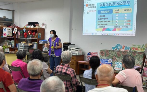 守護行車車安全 楠梓警提醒高齡長輩換照、停讓守路權