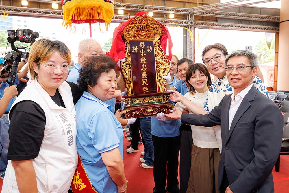 新北客家義民爺文化祭開幕 千人挑擔奉飯創意踩街